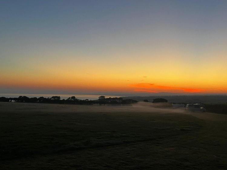 Carreg Y Gwynt Campsite - Touring And Tent Pitches Hotel Llanarth  Exterior photo