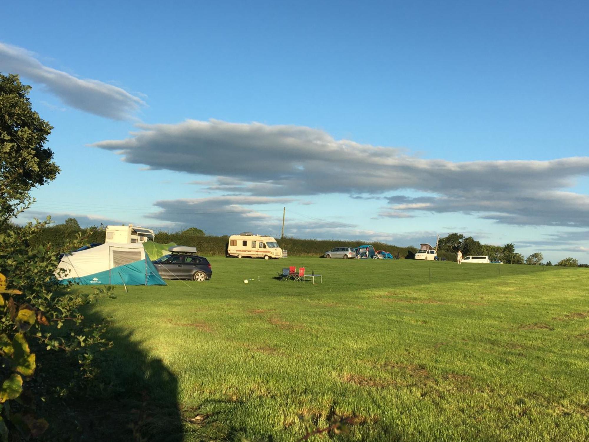 Carreg Y Gwynt Campsite - Touring And Tent Pitches Hotel Llanarth  Exterior photo
